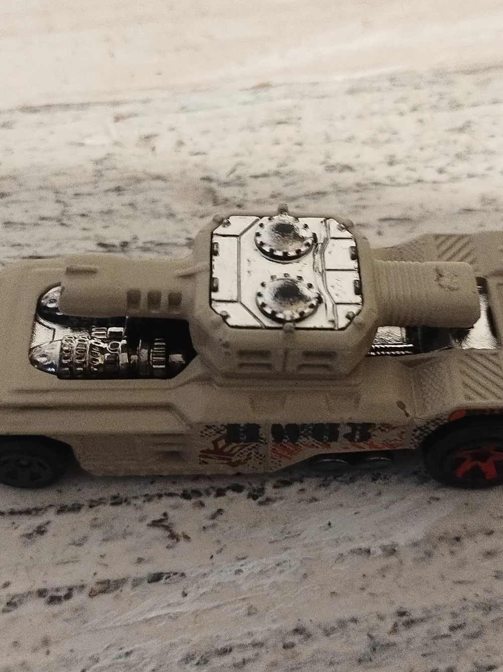 Hot wheels he off road invade army tank 2014 Sand Desert  diecast metal